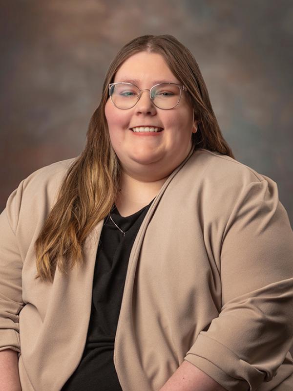 Elizabeth Erdmann Headshot
