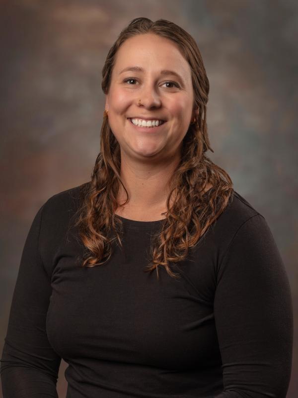 Rebecca Barringer Headshot