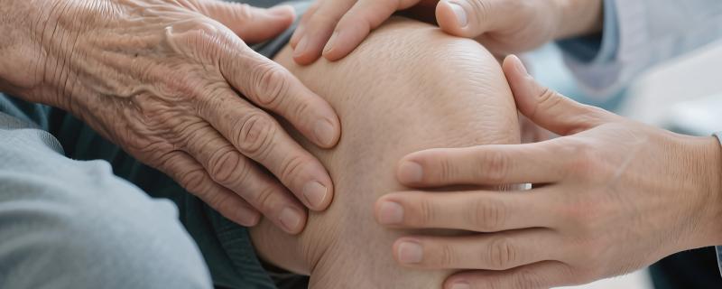 doctor evaluating knee